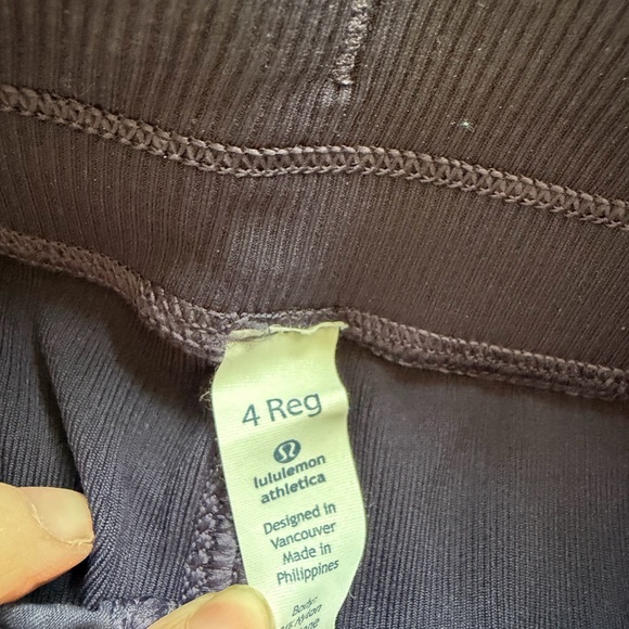 lululemon women’s studio pants in navy blue size 4R - Picture 3 of 3